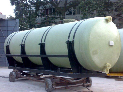 <b>玻璃鋼儲(chǔ)罐</b>